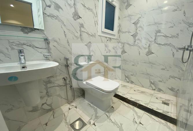 933912 - Property Image 2