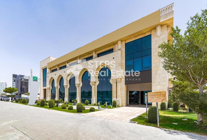 معرض - استوديو - 2 حمامات للايجار في روضة الخيل - روضة الخيل - الدوحة