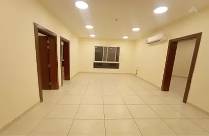 Apartment - 3 Bedrooms - 2 Bathrooms for rent in Al Mansoura - Al Mansoura - Doha