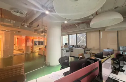 مساحات مكتبية - استوديو - 2 حمامات للايجار في برج 2 - مول ذو غايت - الخليج الغربي - الدوحة