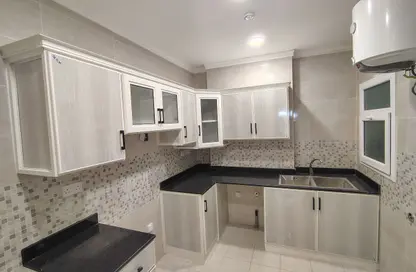 Apartment - 2 Bedrooms - 2 Bathrooms for rent in Al Nasr Street - Al Nasr - Doha