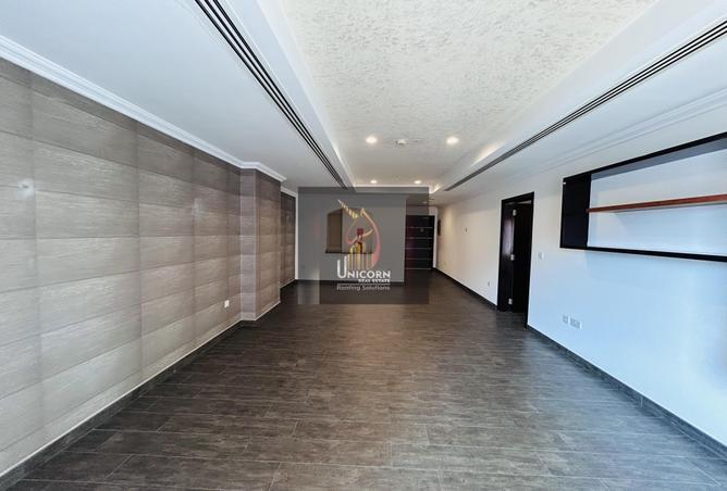 958176 - Property Image 2