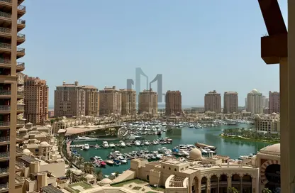 شقة - 2 غرف نوم - 3 حمامات للايجار في طريق بورتو الشرقي - بورتو أرابيا - جزيرة اللؤلؤة - الدوحة