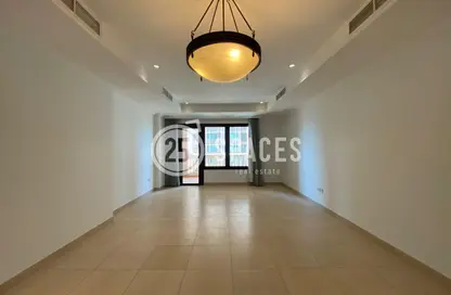 Apartment - 1 Bedroom - 2 Bathrooms for rent in West Porto Drive - Porto Arabia - The Pearl Island - Doha