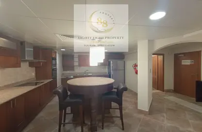 صورة لـ غرفة الطعام شقة - 2 غرف نوم - 3 حمامات للايجار في شارع النصر - النصر - الدوحة ، صورة رقم 1