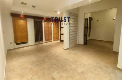 فيلا - 5 غرف نوم - 5 حمامات للايجار في بن عمران - فريج بن عمران - الدوحة