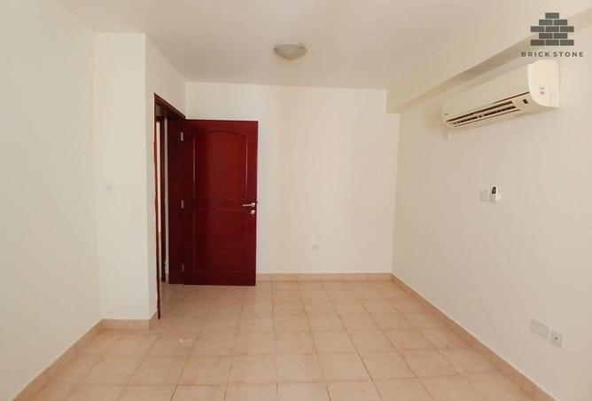 904647 - Property Image 3