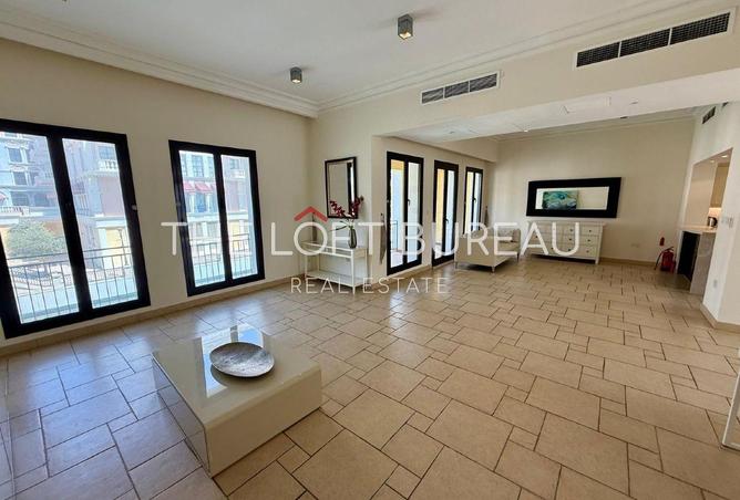 952471 - Property Image 2
