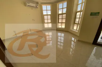 صورة لـ غرفة فارغة فيلا - 7 حمامات للايجار في الهلال - الهلال - الدوحة ، صورة رقم 1