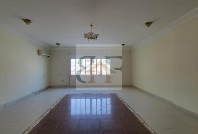 953233 - Property Image 2