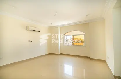 Villa - 4 Bedrooms - 4 Bathrooms for rent in Umm Al Seneem Street - Ain Khaled - Doha