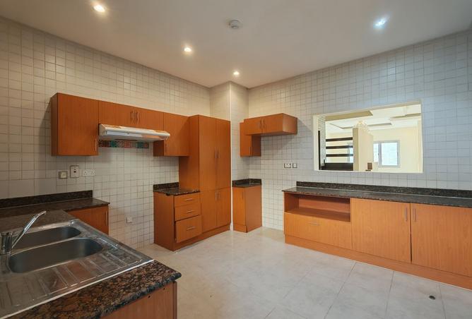 975244 - Property Image 3