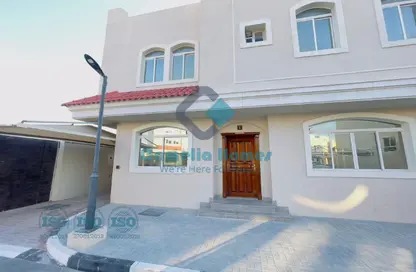 مجمع سكني - 4 غرف نوم - 5 حمامات للايجار في سوق الغرافة - الغرافة - الدوحة