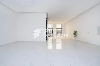 Empty Room image for: Villa - Studio - 1 Bathroom for rent in Al Hanaa Street - Al Gharrafa - Doha, Image 1