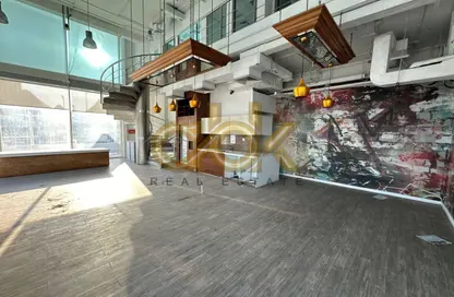 Whole Building - Studio - 3 Bathrooms for rent in Banks street - Musheireb - Doha