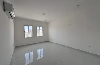 Apartment - 2 Bedrooms - 2 Bathrooms for rent in Umm Salal Ali - Umm Salal Ali - Doha
