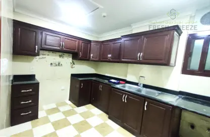 صورة لـ مطبخ شقة - 3 غرف نوم - 3 حمامات للايجار في السد - الدوحة ، صورة رقم 1
