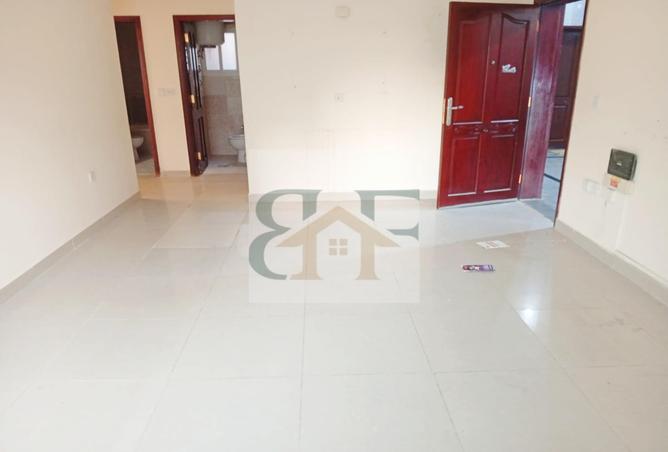 985208 - Property Image 2