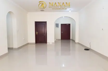شقة - 3 غرف نوم - 2 حمامات للايجار في بن عمران - فريج بن عمران - الدوحة