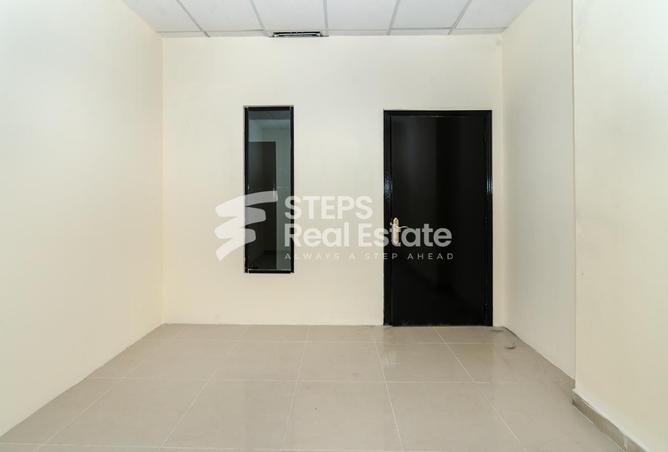 932425 - Property Image 3