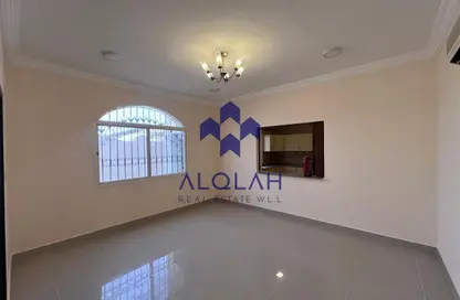 Villa - 4 Bedrooms - 5 Bathrooms for rent in Souk Al gharaffa - Al Gharrafa - Doha