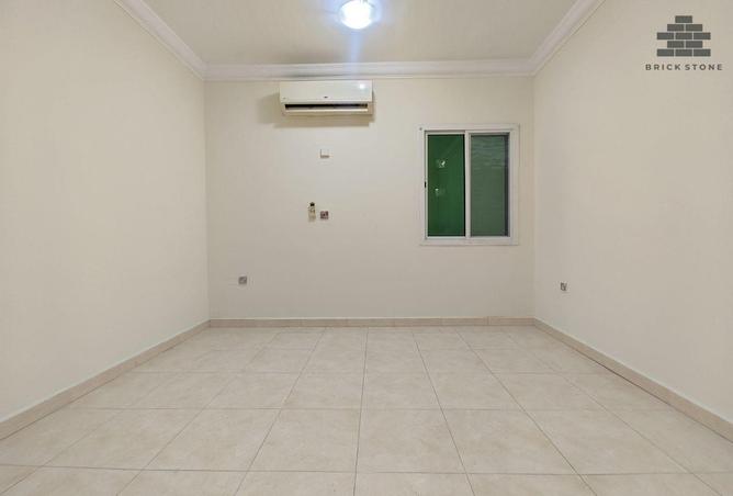 902007 - Property Image 3