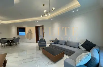 Apartment - 2 Bedrooms - 2 Bathrooms for rent in Floresta Gardens - Floresta Gardens - The Pearl Island - Doha