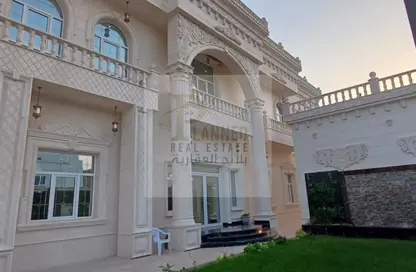 فيلا - 8 غرف نوم - 8 حمامات للبيع في العزيزية - العزيزية - الدوحة