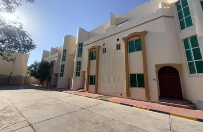Compound - 5 Bedrooms - 4 Bathrooms for rent in Ain Khaled - Doha