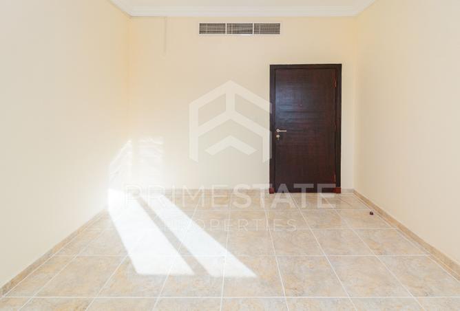 954705 - Property Image 3
