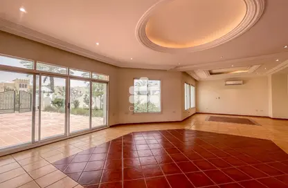 Villa - 3 Bedrooms - 4 Bathrooms for rent in West Gate - West Bay Lagoon - Doha