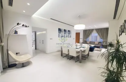 فيلا - 5 غرف نوم - 5 حمامات للايجار في القرية الشرقية - العزيزية - العزيزية - الدوحة