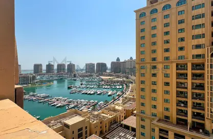 شقة - 2 غرف نوم - 3 حمامات للايجار في طريق بورتو الشرقي - بورتو أرابيا - جزيرة اللؤلؤة - الدوحة