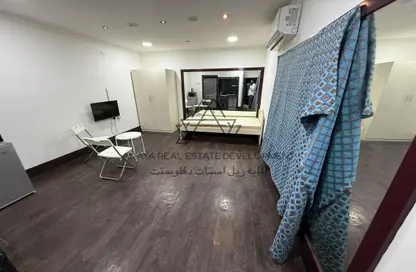 Apartment - Studio - 1 Bathroom for rent in Umm Ghwailina Comm - Umm Ghuwalina - Umm Ghuwailina - Doha