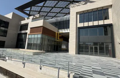 محل تجاري - استوديو - 2 حمامات للايجار في الغرافة - الغرافة - الدوحة