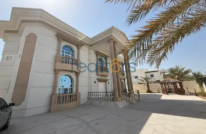 Villa - 5 Bedrooms - 7 Bathrooms for rent in Onaiza Street - Diplomatic Area - Doha