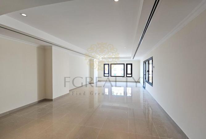 977743 - Property Image 2