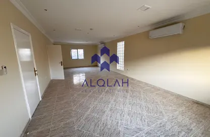 مجمع سكني - 3 غرف نوم - 4 حمامات للايجار في الوعب - الوعب - الدوحة
