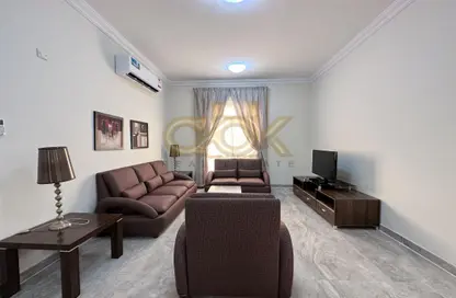 صورة لـ غرفة المعيشة شقة - 2 غرف نوم - 2 حمامات للايجار في شارع السد - السد - الدوحة ، صورة رقم 1