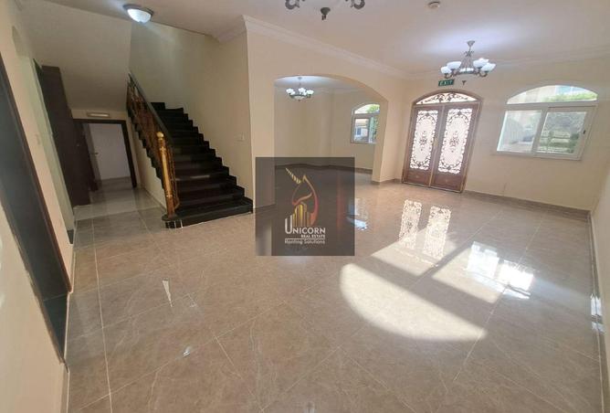 940471 - Property Image 2