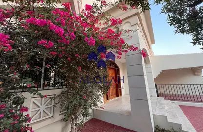 فيلا - 4 غرف نوم - 5 حمامات للايجار في سوق الغرافة - الغرافة - الدوحة