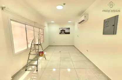 Apartment - 2 Bedrooms - 2 Bathrooms for rent in Umm Ghuwailina 4 - Umm Ghuwailina - Doha
