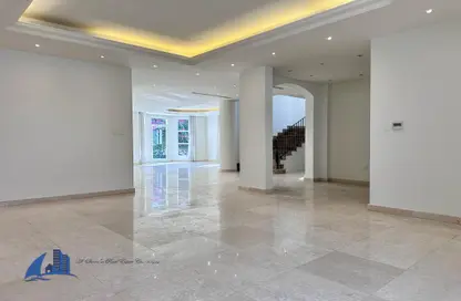 Villa - 4 Bedrooms - 6 Bathrooms for rent in South Gate - West Bay Lagoon - Doha