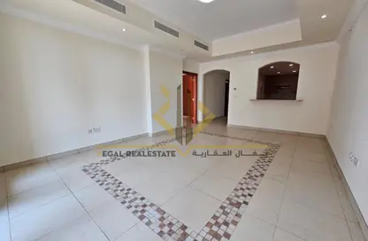 Apartment - 1 Bedroom - 2 Bathrooms for rent in West Porto Drive - Porto Arabia - The Pearl Island - Doha