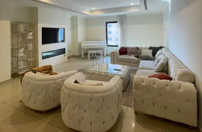 Apartment - 1 Bedroom - 2 Bathrooms for rent in East Porto Drive - Porto Arabia - The Pearl Island - Doha