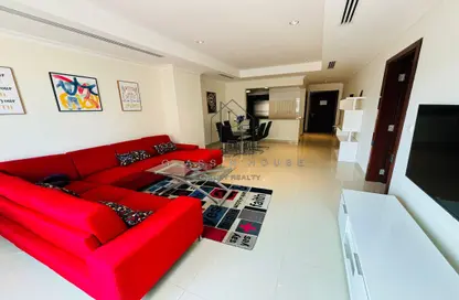 Living / Dining Room image for: Apartment - 1 Bedroom - 2 Bathrooms for sale in Porto Arabia - The Pearl Island - Doha, Image 1