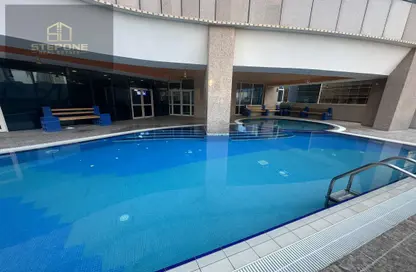 صورة لـ حوض سباحة شقة - 3 غرف نوم - 4 حمامات للايجار في شارع الشط - الخليج الغربي - الدوحة ، صورة رقم 1