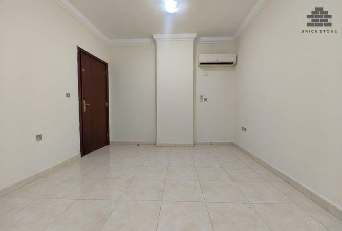 902007 - Property Image 2