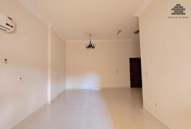 958516 - Property Image 2