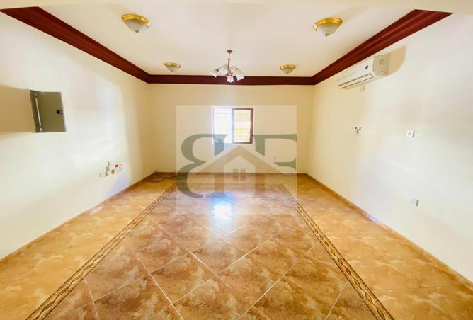 983629 - Property Image 2